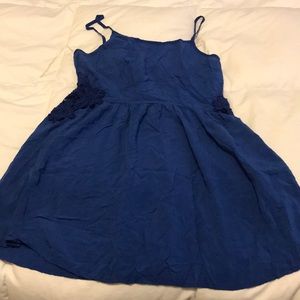 Thin strapped dress with flower detail